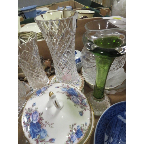 67 - A TRAY OF ASSORTED CERAMICS AND GLASS TO INCLUDE A ROYAL COPENHAGEN LOBSTER DISH AND ORREFORS GLASS ... 