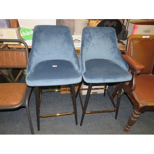 767 - A pair of modern upholstered kitchen / barstools