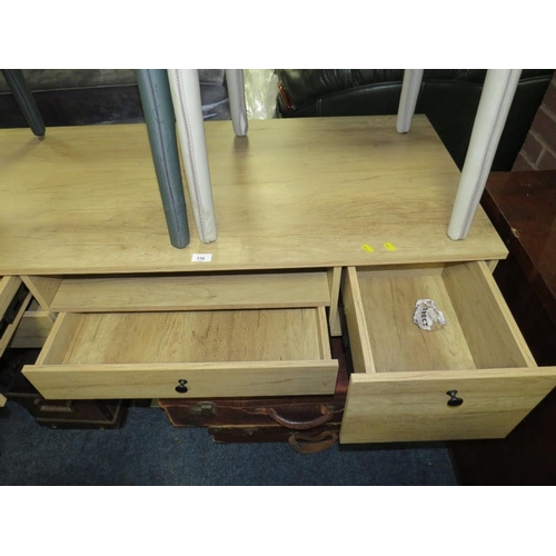 776 - A modern office desk with five drawers