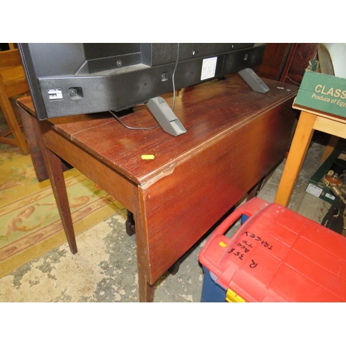 783 - A MAHOGANY PEMBROKE TABLE TOGETHER WITH AN EDWARDIAN CHAIR