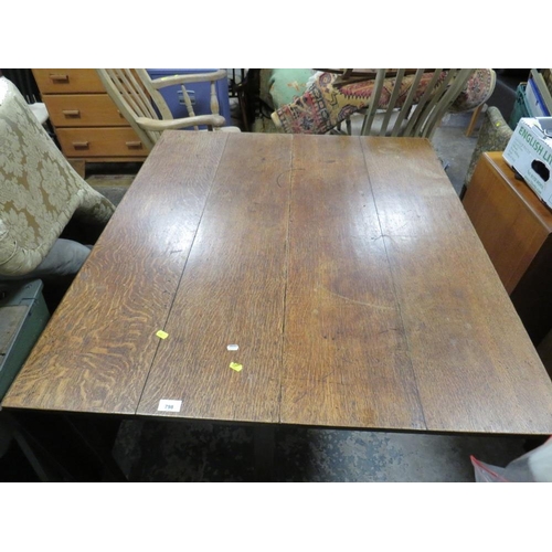 798 - A Georgian oak drop leaf dining table