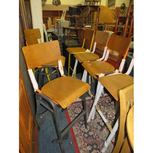 806 - A modern harlequin set of seven industrial style bar/kitchen stools