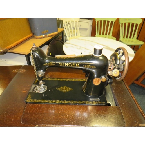 812 - A vintage singer electric sewing machine in oak cabinet