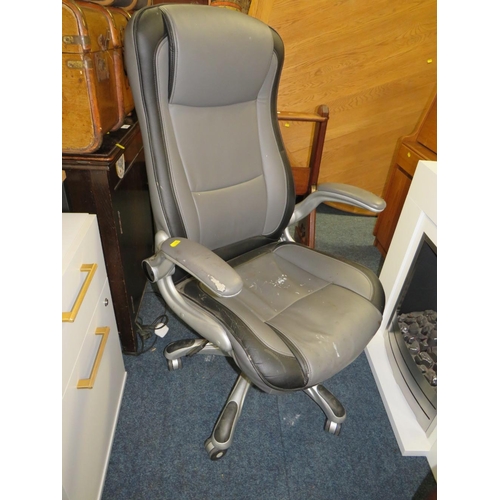 818 - A modern swivel office chair A/F