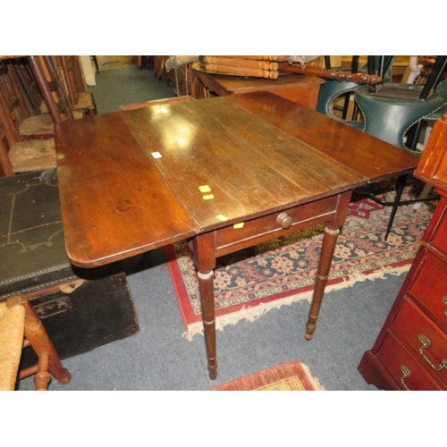 823 - An antique mahogany Pembroke table