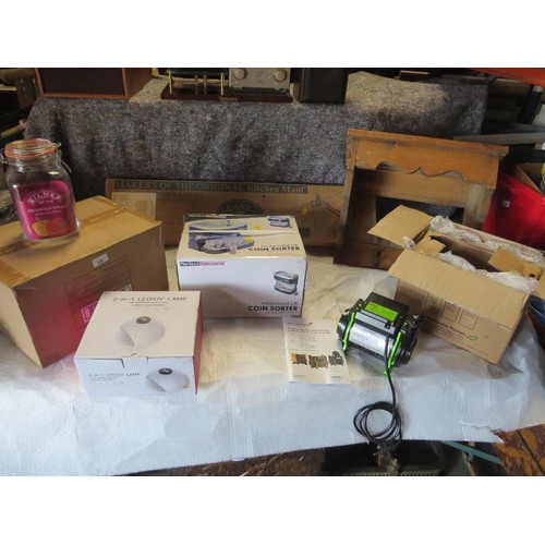 628 - A SELECTION OF BOXED ITEMS TO INCLUDE A COIN SORTER, KILNER JARS, WATER PUMP ETC