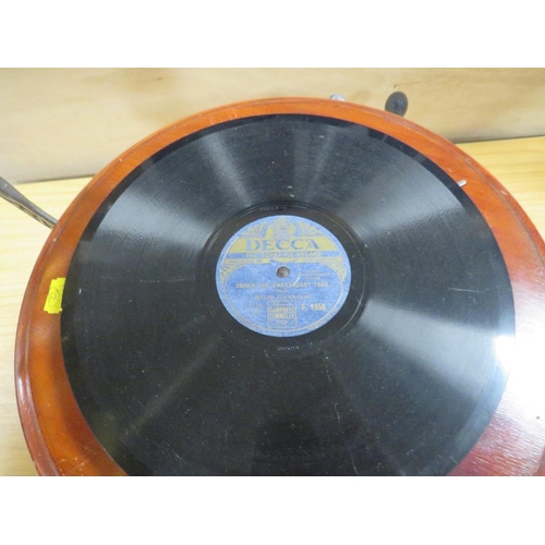 250 - A VINTAGE GRAMOPHONE