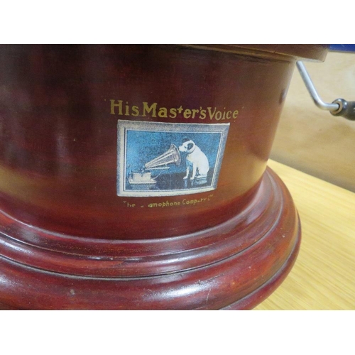 250 - A VINTAGE GRAMOPHONE