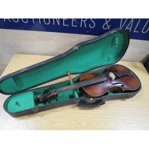 261 - AN ANTIQUE VIOLIN IN LEATHERETTE CASE