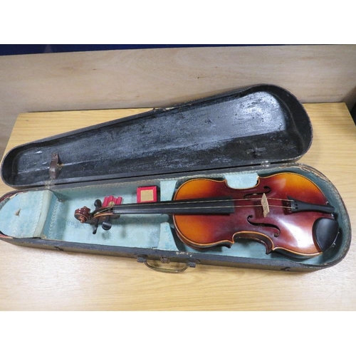 262 - A VINTAGE VIOLIN IN WOODEN CASE - HAS MISSING STRINGS