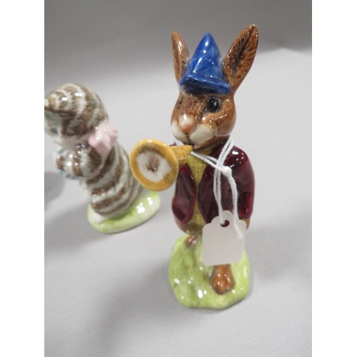 340 - A SELECTION OF BESWICK PETER RABBIT FIGURES, BUNNYKINS ETC TOGETHER WITH A BLUE POOLE POTTERY FROG (... 