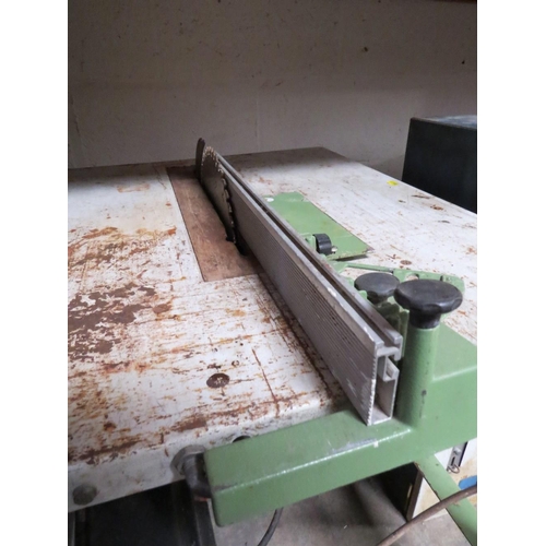 648 - A TABLE BENCH SAW