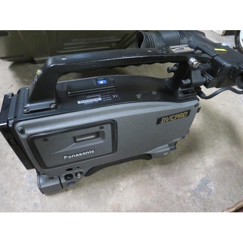 664 - A PANASONIC DVCPRO AJ-D200HE BROADCASTING VIDEO CAMERA TOGETHER WITH A PANASONIC DVCPRO AJ-D400E BRO... 