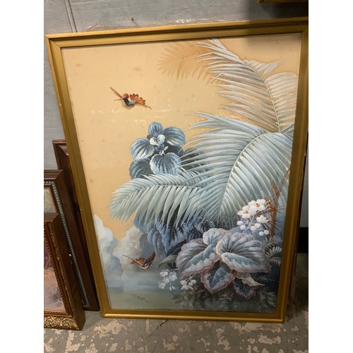 21 - FOUR ASSORTED PICTURES AND PRINTS TO INCLUDE AND ORIENTAL WATERCOLOUR OF BIRDS AMONGST FOLIAGE