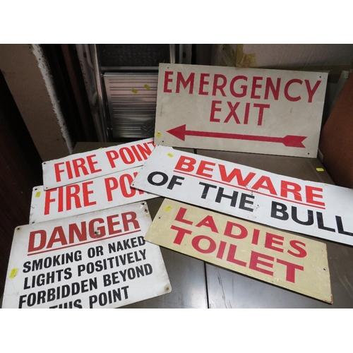 618 - A SELECTION OF RETRO INFORMATION / WARNING SIGNS