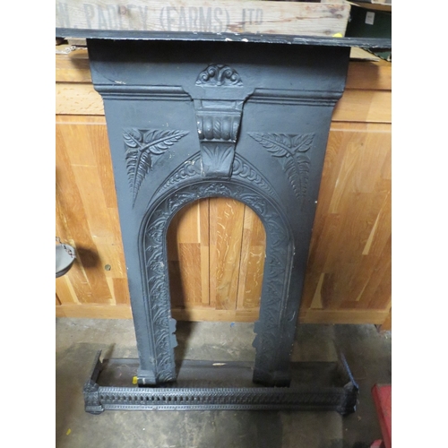 668 - A VINTAGE CAST FIREPLACE AND FENDER