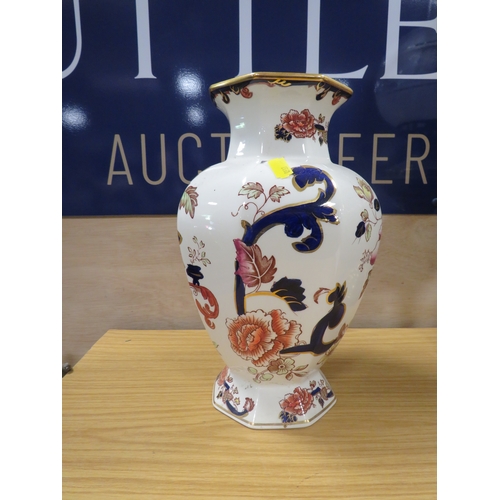 302A - A MASONS BLUE MANDALAY VASE