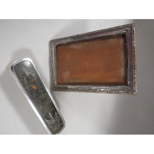 380 - AN ANTIQUE SILVER PICTURE FRAME HALLMARKED BIRMINGHAM 1917 AND SILVER PIQUE BRUSH