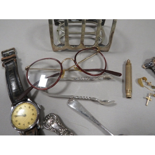 381 - A SMALL TUB OF WATCHES AND COLLECTABLES