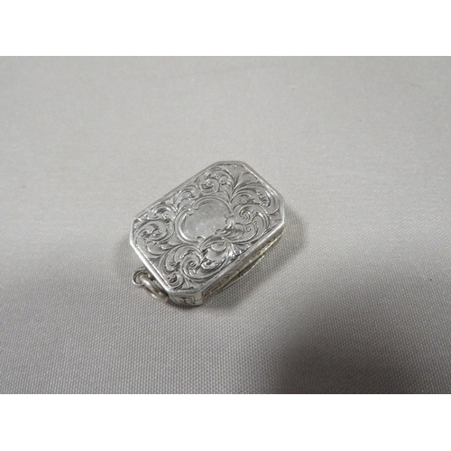 384 - AN ANTIQUE SILVER VINAIGRETTE HALLMARKED BIRMINGHAM 1858