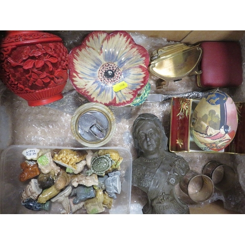 418 - A TRAY OF COLLECTABLES TO INCLUDE METAL BUST OF QUEEN VICTORIA, CINNABAR WARE, WADE, COLLECTABLE TAB... 