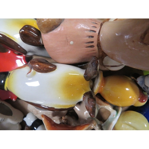 419 - A TRAY OF COLLECTABLE FIGURES TO INCLUDE WADE WHIMIES, PENDELPHIN RABBITS ETC SOME A/F