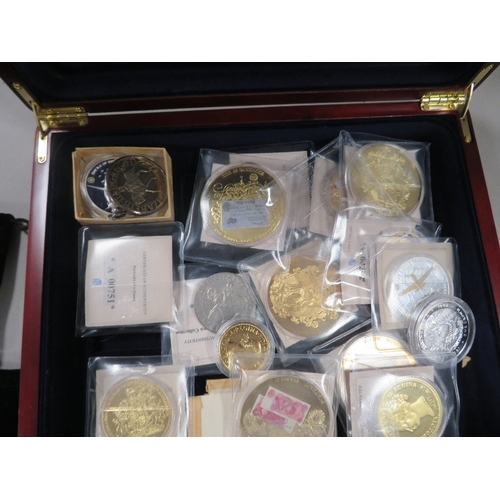 420 - A COLLECTION OF MODERN COMMEMORATIVE COINS AND MEDALLIONS MOSTLY OF ROYAL INTEREST, TO INCLUDE EDWAR... 