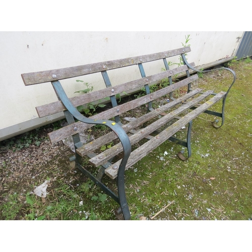 671 - A VINTAGE WROUGHT IRON AND WOODEN GARDEN BENCH