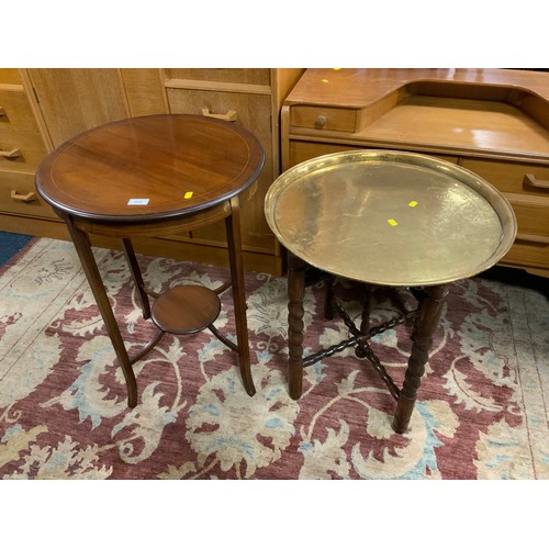 810 - An Edwardian mahogany inlaid circular occasional table together with a brass top table