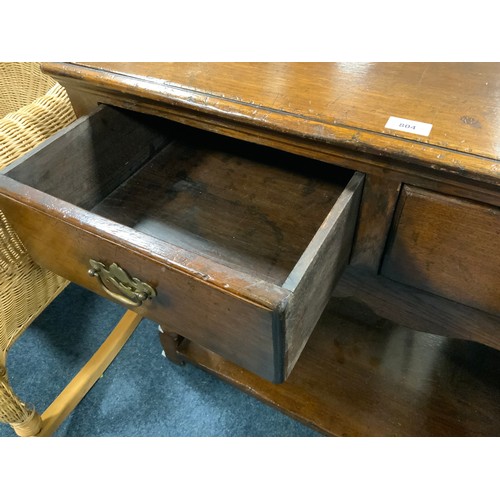 804 - A reproduction oak two drawer side table W 92 cm