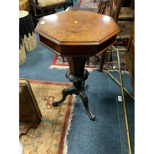 778 - A Victorian walnut trumpet work table