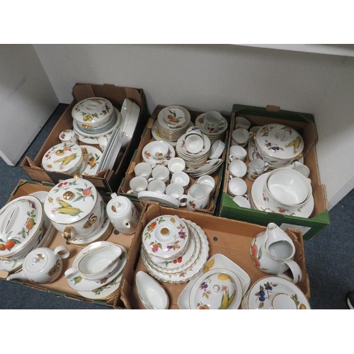 102 - A very large quantity of royal Worcester Evesham dinner ware etc to include lidded crocks, jugs, tea... 