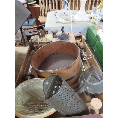 157 - A tray of vintage kitchenalia