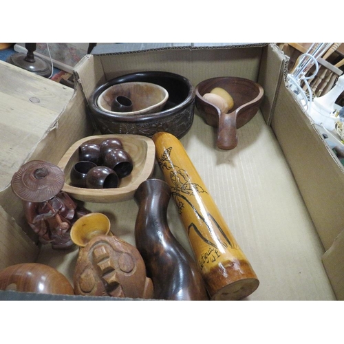 158 - A tray of various treen