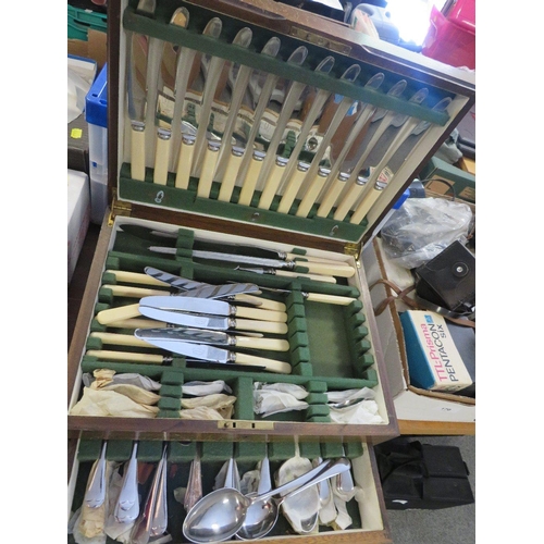 169 - A vintage canteen of cutlery A/F