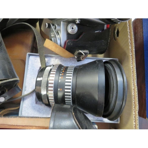 170 - A tray of vintage cameras and accessories to include a Pentacon Six TL camera