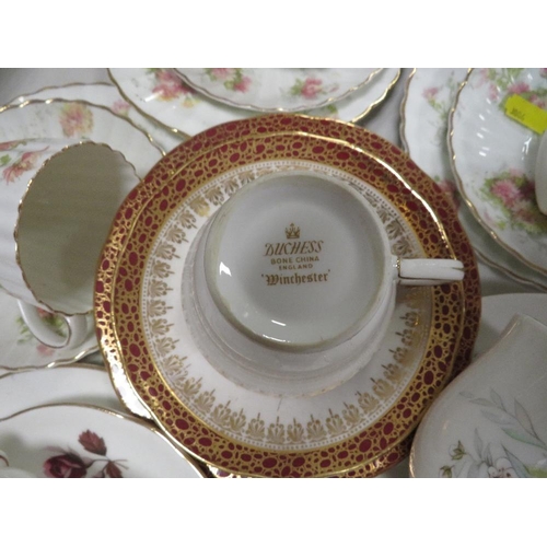 70 - A tray of assorted vintage tea ware