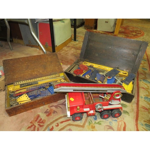 77 - A selection of vintage Meccano together with a Meccano fire truck