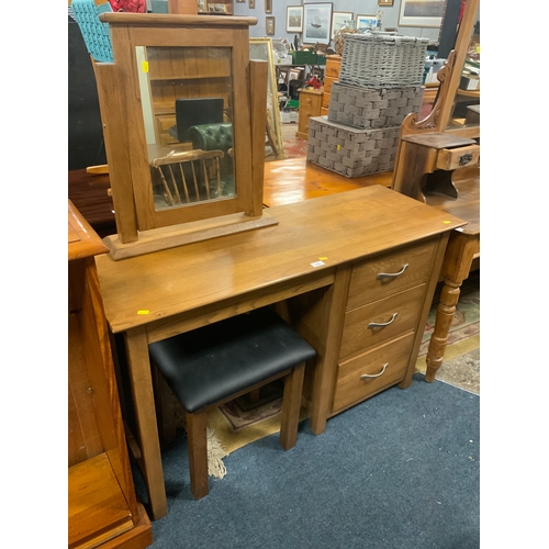 794 - A modern light oak single pedestal dressing table with stool and mirror