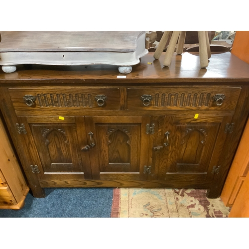 809 - An oak reproduction sideboard