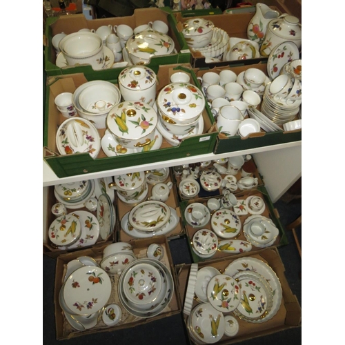 131 - A very large quantity of Royal Worcester Evesham dinner ware etc to include lidded crocks, jugs, tea... 