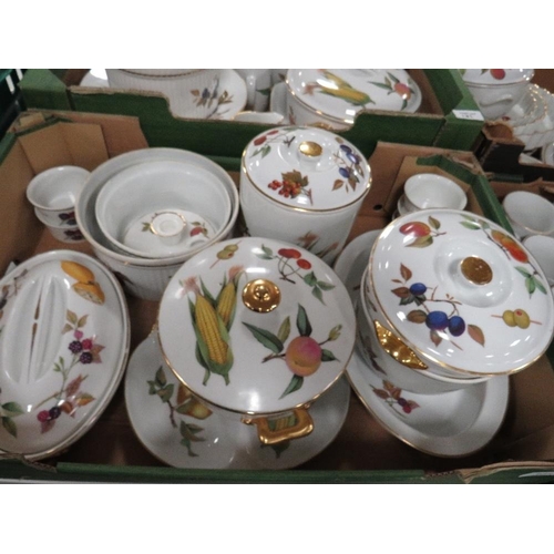 131 - A very large quantity of Royal Worcester Evesham dinner ware etc to include lidded crocks, jugs, tea... 