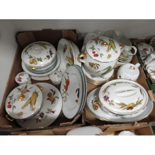 131 - A very large quantity of Royal Worcester Evesham dinner ware etc to include lidded crocks, jugs, tea... 