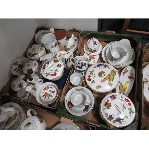 131 - A very large quantity of Royal Worcester Evesham dinner ware etc to include lidded crocks, jugs, tea... 