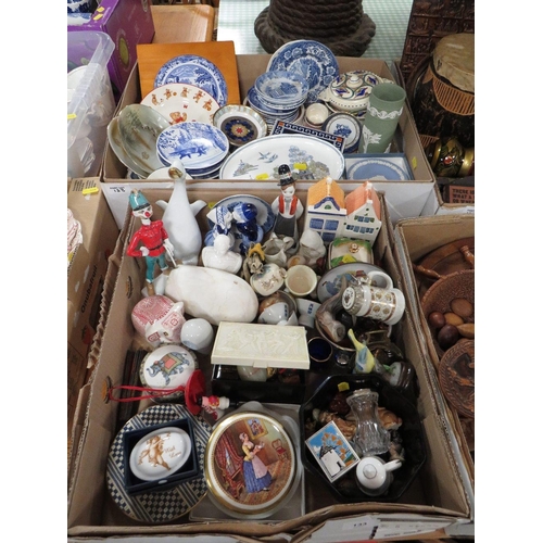 133 - Two trays of assorted ceramics and collectables to include Wedgwood, Royal Worcester and various con... 