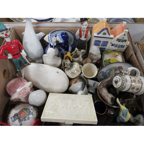 133 - Two trays of assorted ceramics and collectables to include Wedgwood, Royal Worcester and various con... 