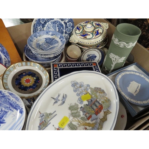 133 - Two trays of assorted ceramics and collectables to include Wedgwood, Royal Worcester and various con... 