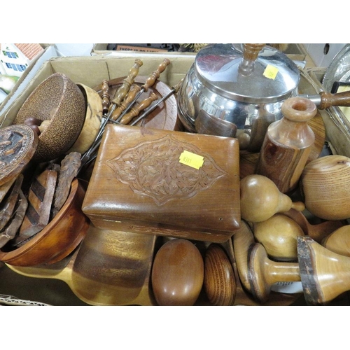 134 - Two trays of assorted treen and various souvenir dolls etc