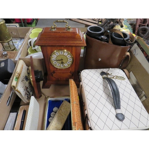 152 - A tray of assorted collectables to include three vintage Parker pens, oriental style beaded bags etc