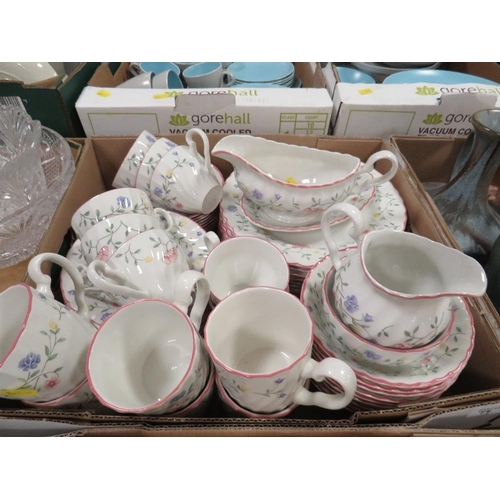 79 - Four trays of assorted ceramics, figures, tea and dinner ware etc together with two trays of glasswa... 